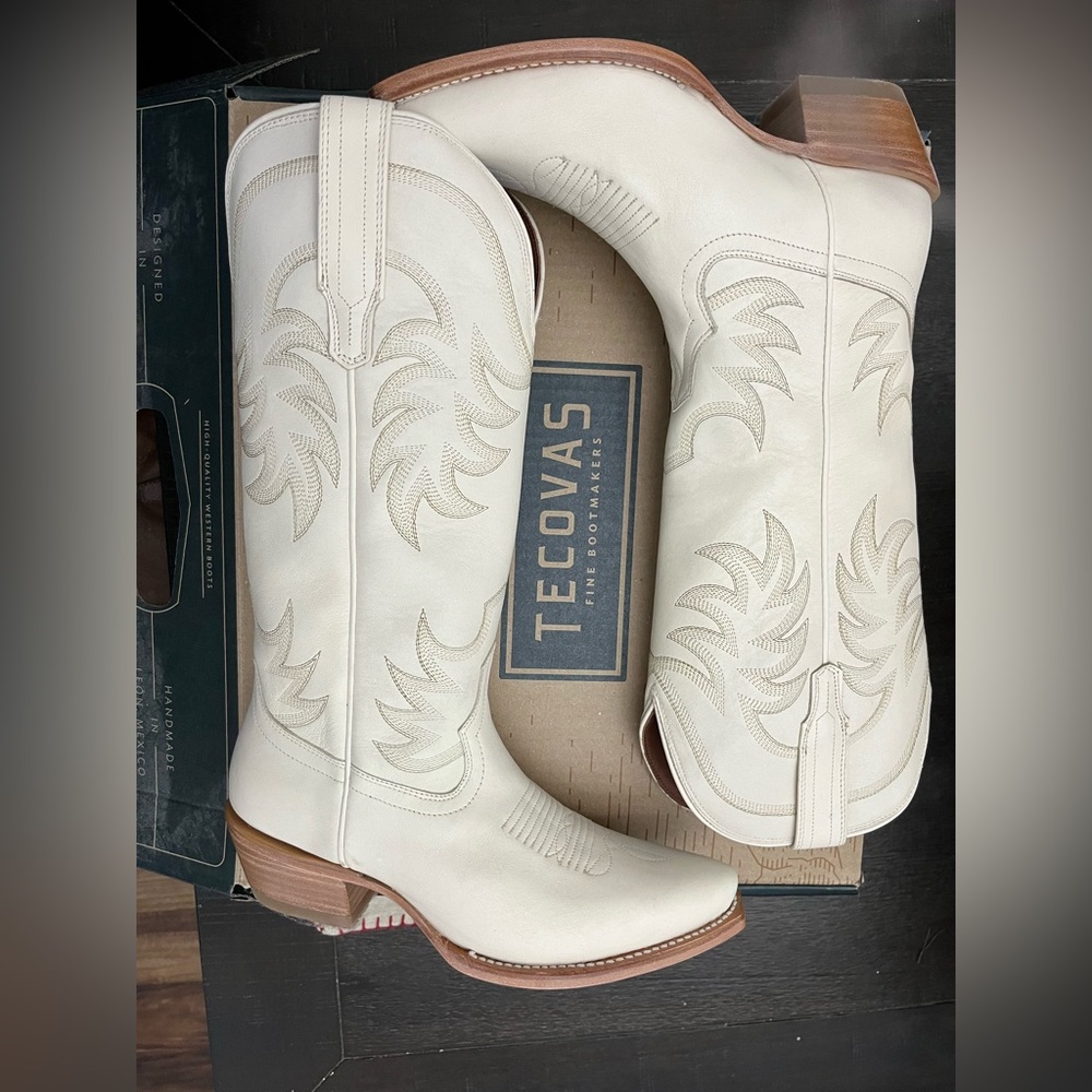 White tecovas